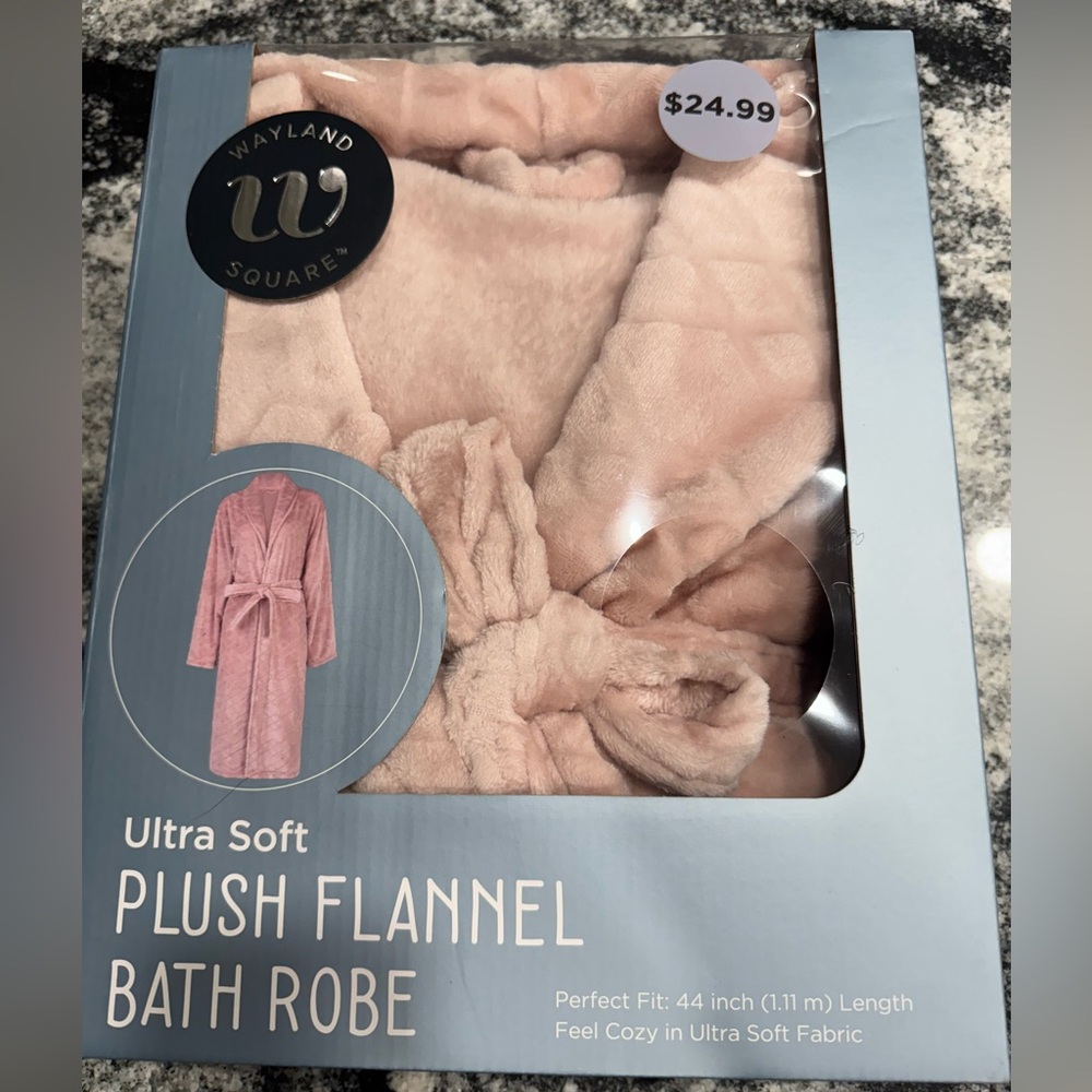 NWT Wayland Square Women's Plush Flannel BathRobe, Pink One size.